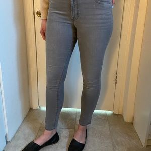 Old Navy Grey Super-Skinny Mid-Rise Pants